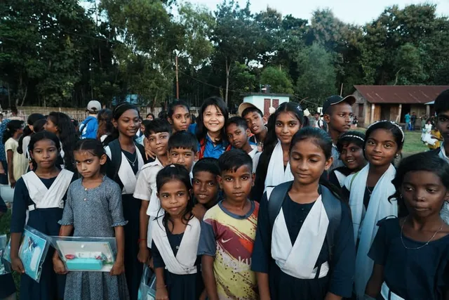 A volunteer among the children as the day ends